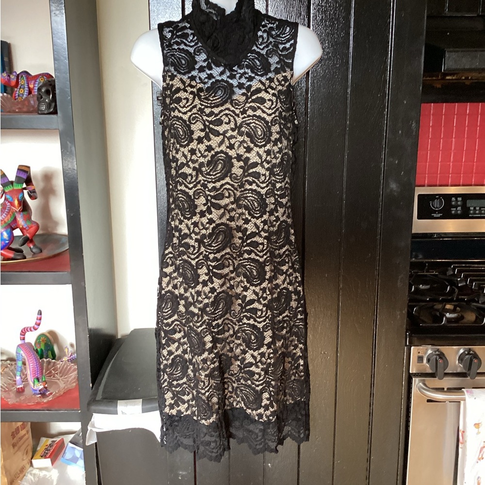 Donna Lace Dress